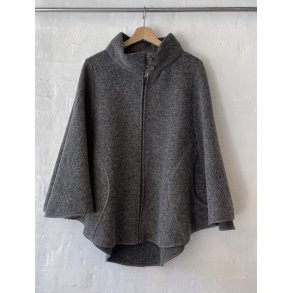 Poncho med lynls og krave. Gr.