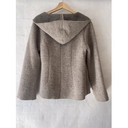 Sl-om jakke med htte. Lys mus.