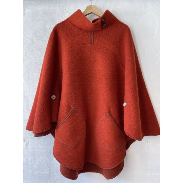 Poncho med asymmetrisk krave. Brndt orange.