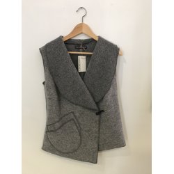 Kort vest med sjalskrave. Gr�.