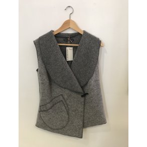 Kort vest med sjalskrave. Gr.
