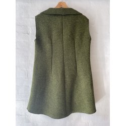 Vest med sjalskrave. 3/4 lang. Grn.