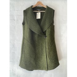 Vest med sjalskrave. 3/4 lang. Grn.