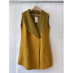 Vest med sjalskrave. 3/4 lang. Gul.